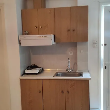 Seretirooms Néa Ankhíalos